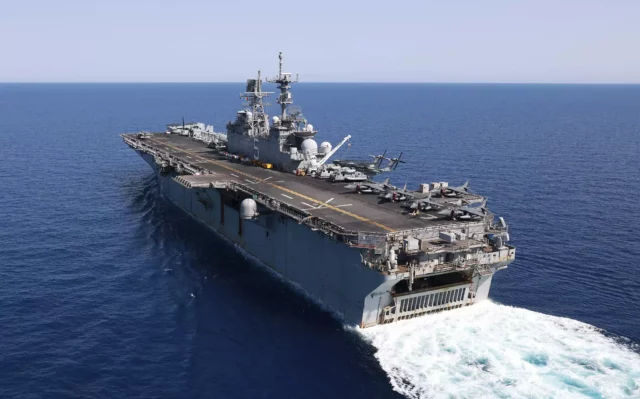 Buque de guerra de EE. UU. intercepta misiles desde Yemen
