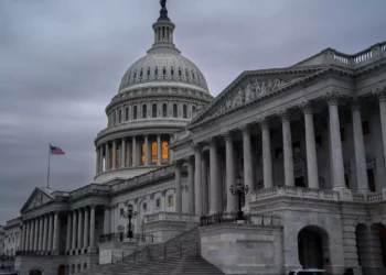 El lado del Senado del Capitolio se ve en Washington, jueves 22 de diciembre de 2022, mientras los legisladores se apresuran a completar la aprobación de un proyecto de ley para financiar el gobierno. (AP/J. Scott Applewhite)