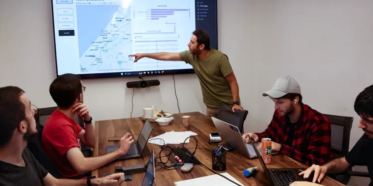 Tecnólogos israelíes civiles usan IA para hallar rehenes en Gaza