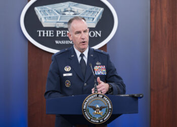 El secretario de prensa del Pentágono, el general de brigada Pat Ryder, habla durante una rueda de prensa en el Pentágono el jueves 5 de octubre de 2023 en Washington. (AP Photo/Kevin Wolf)