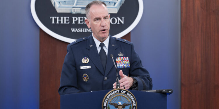El secretario de prensa del Pentágono, el general de brigada Pat Ryder, habla durante una rueda de prensa en el Pentágono el jueves 5 de octubre de 2023 en Washington. (AP Photo/Kevin Wolf)