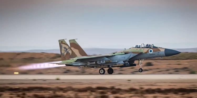 Un F-15 de la IAF despega para realizar ataques contra objetivos de Hamás en la Franja de Gaza el 15 de octubre de 2023. (FDI)