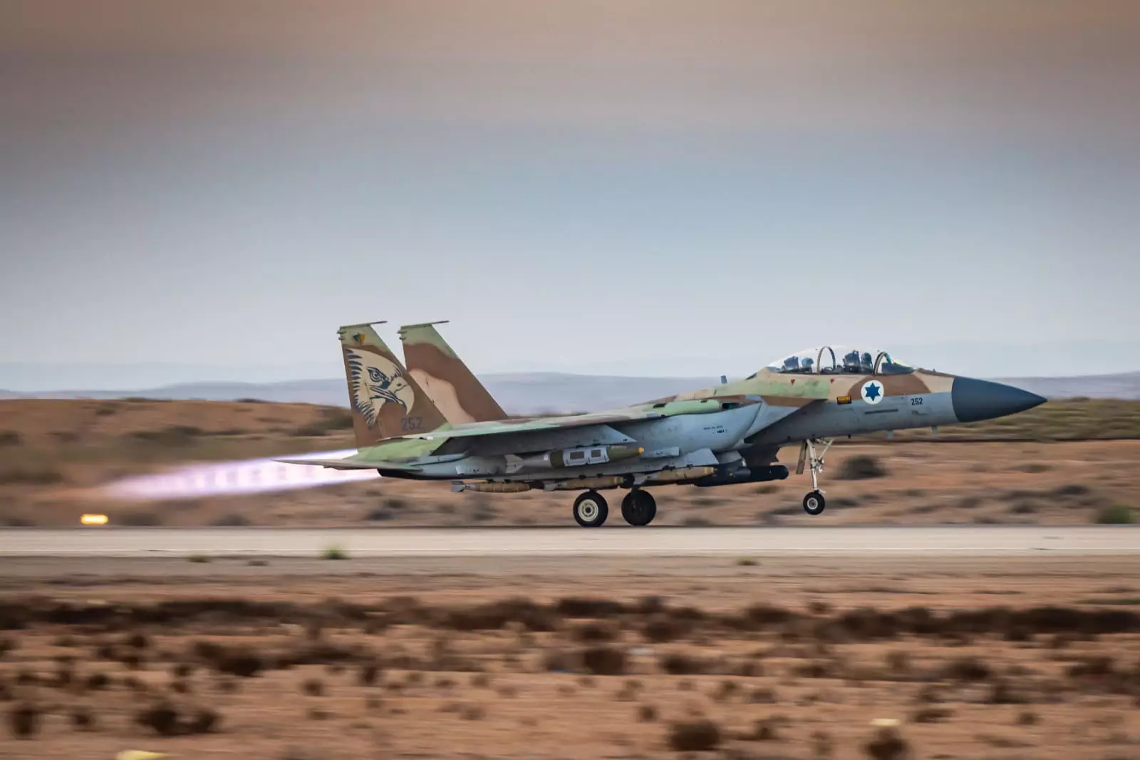 Un F-15 de l'IAF décolle pour mener des frappes contre des cibles du Hamas dans la bande de Gaza, le 15 octobre 2023. (FDI)
