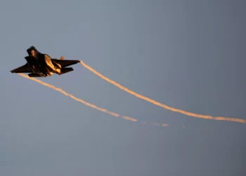 Ataques aéreos israelíes contra instalaciones iraníes en Siria