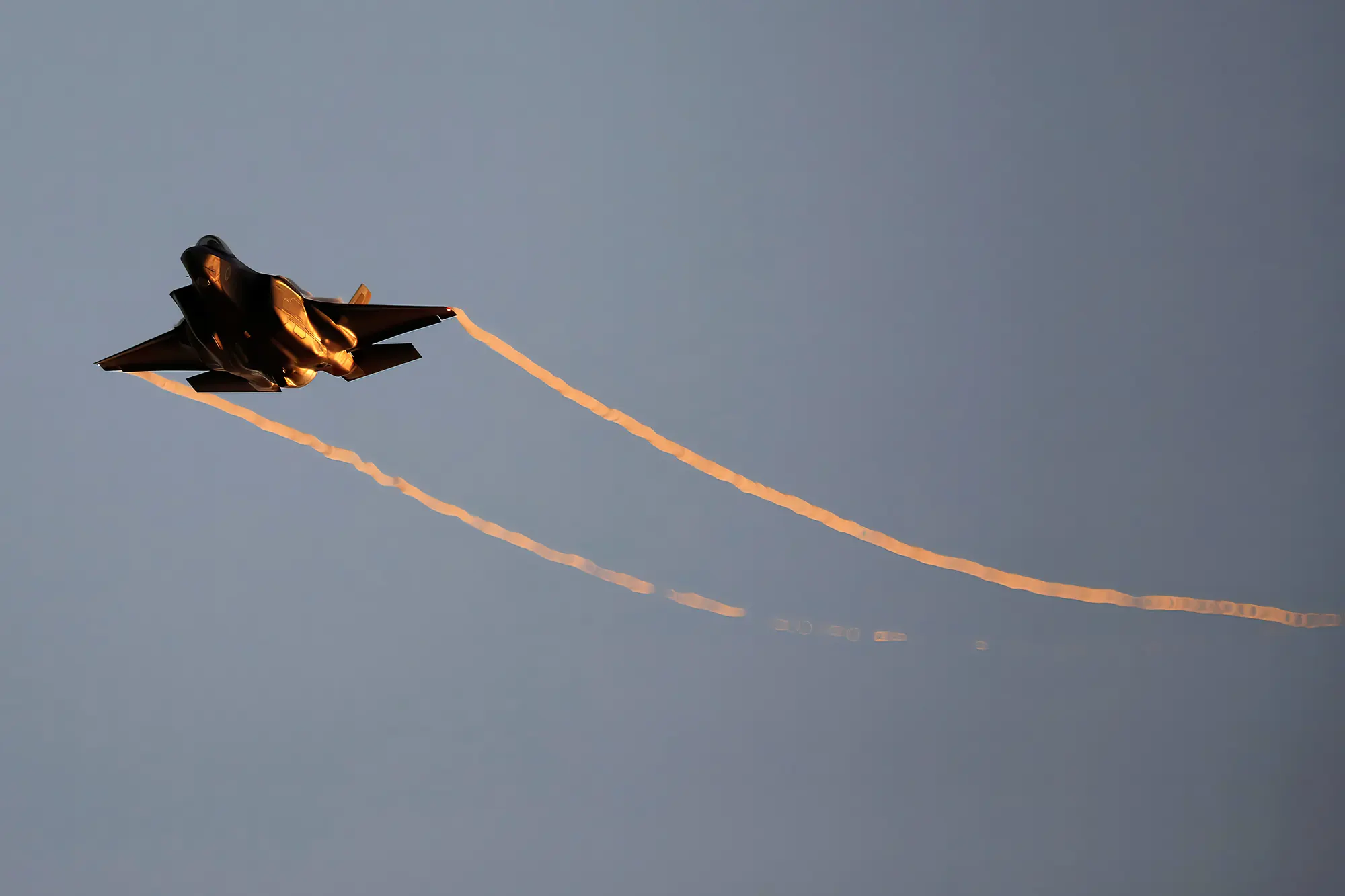 Ataques aéreos israelíes contra instalaciones iraníes en Siria
