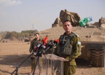 El Jefe de Estado Mayor de las FDI, Teniente General Herzi Halevi, en una sesión informativa el 24 de octubre de 2023. (Emanuel Fabian/ Times of Israel)
