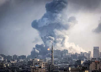 Ataque israelí a edificio en Gaza mata a 45