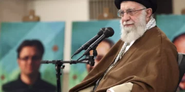 Jamenei acusa a EE. UU. de “dirigir” bombardeos en Gaza