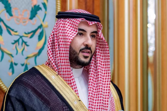 Ministro Defensa saudí visita Washington