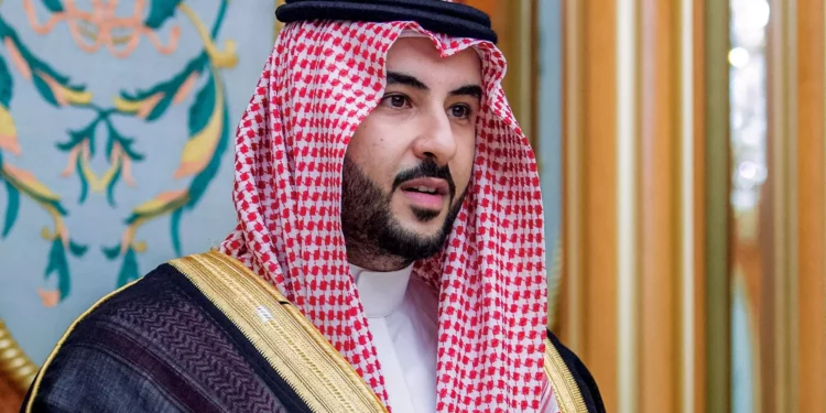 Ministro Defensa saudí visita Washington