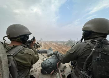 Las Fuerzas de Defensa de Israel afirman que las operaciones terrestres continuaron en el norte de la Franja de Gaza durante la noche.