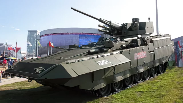 Rusia diseña cisterna blindado basado en el T-15 Armata