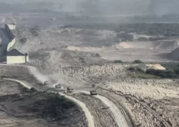 Una imagen de vídeo difundida por las FDI muestra tanques israelíes en la Franja de Gaza el 28 de octubre de 2023. (Captura de pantalla: Las FDI)