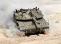 Blindados, tanques mejorados y excavadoras en rumbo a Gaza