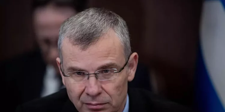 El ministro de Justicia, Yariv Levin, durante una reunión del gabinete en la Oficina del Primer Ministro en Jerusalén el 10 de septiembre de 2023. (Chaim Goldberg/Flash90)