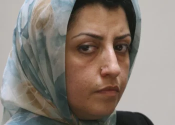 Defensora iraní de los derechos de la mujer gana Nobel de la Paz