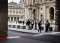 Louvre y Palacio de Versalles, evacuados tras amenaza de bomba