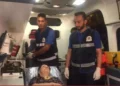 Nurit Cooper en una ambulancia tras su liberación del cautiverio de Hamás el 23 de octubre de 2023. (captura de pantalla)