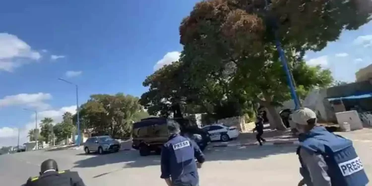 Ataque de cohetes interrumpió la visita de embajadores a Israel