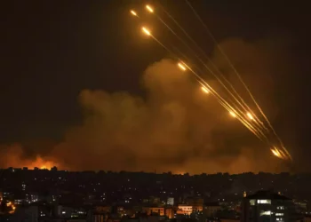 Hamás lanza ataque masivo de cohetes contra Ashkelon