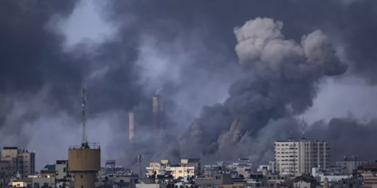 Las FDI destruyen 5 casas que albergaban a terroristas en Gaza