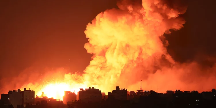 Fuerza Aérea de Israel ataca 200 sitios de Hamás en Gaza