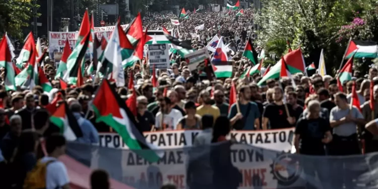Miles se manifiestan en Atenas contra el “Estado asesino” de Israel
