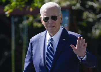 Biden habla con los senadores que acaban de visitar Israel