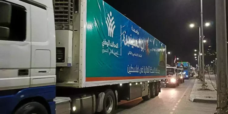 Ayuda humanitaria egipcia llega a la frontera de Gaza