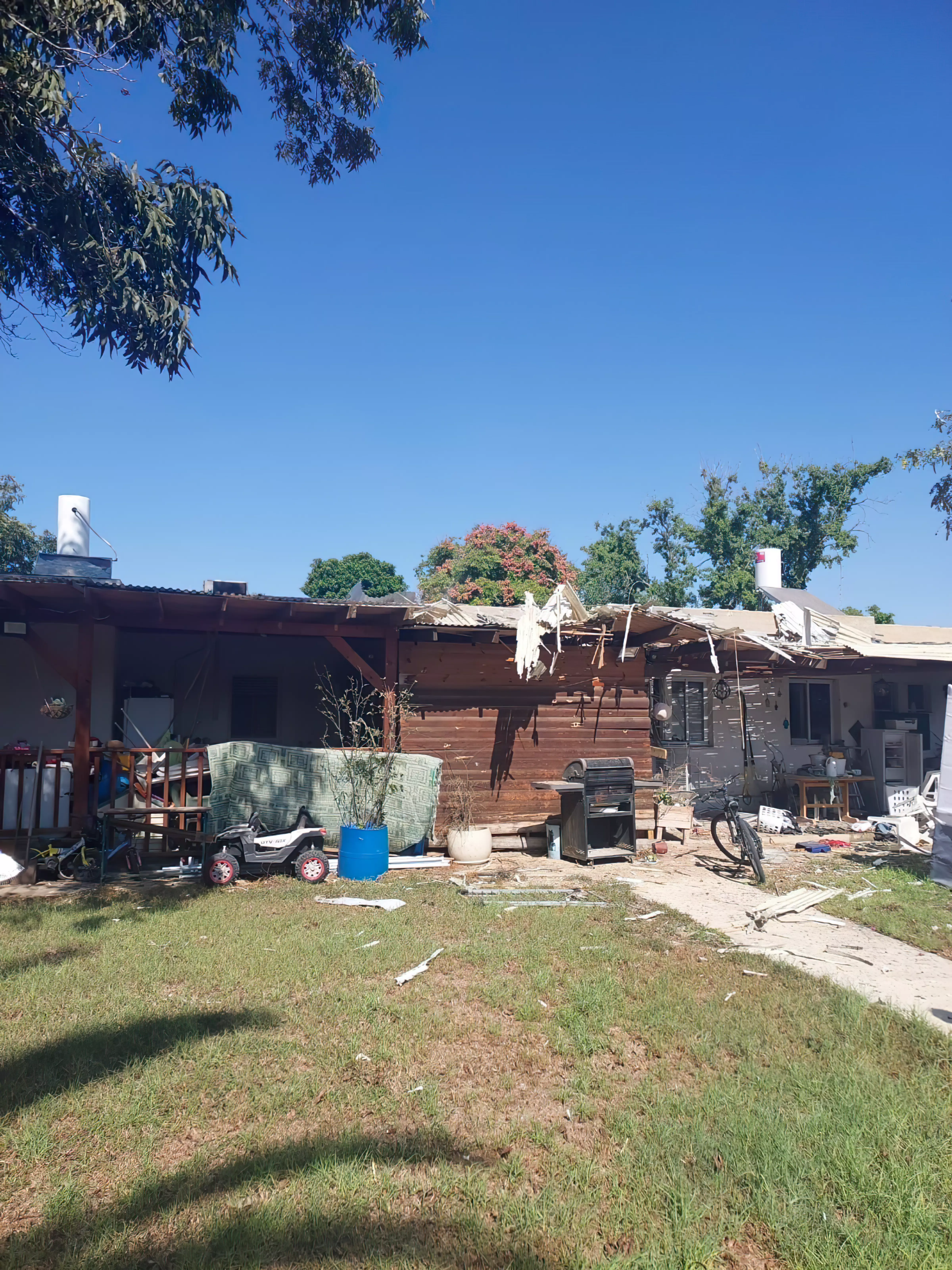 Casa alcanzada por un cohete en la periferia de Gaza