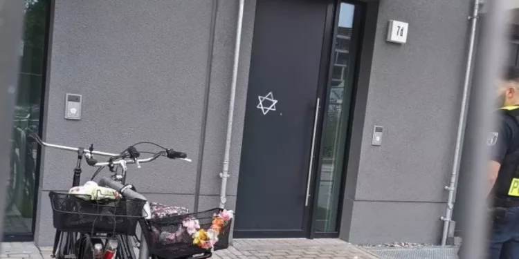 Marcan casas judías con estrella de David en Berlín