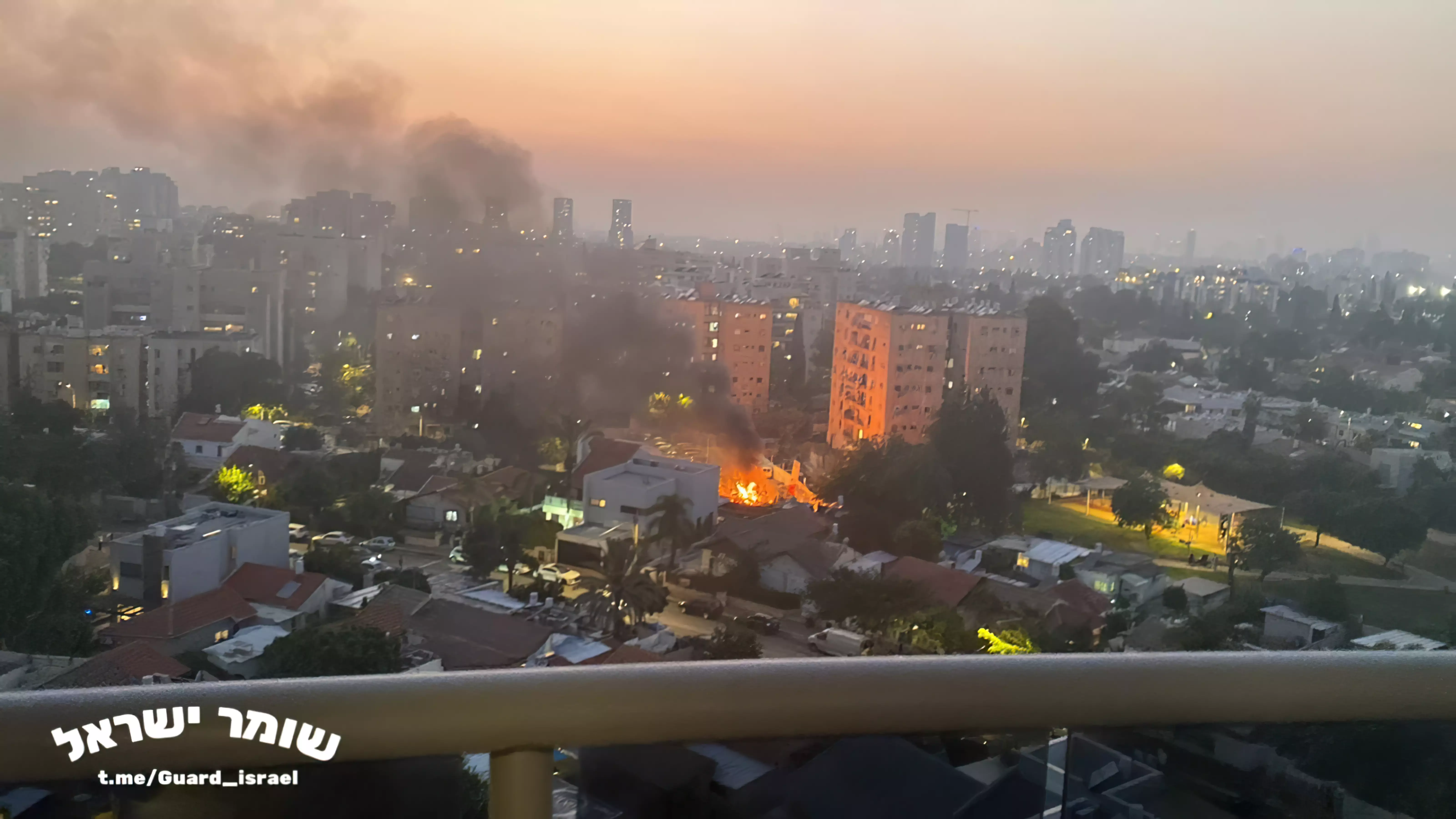 Cohetes impactan en las ciudades centrales de Kiryat Ono y Holon