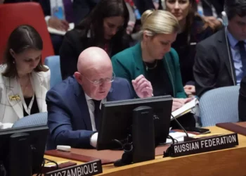 El representante ruso ante las Naciones Unidas, Vassily Nebenzia, habla en el Consejo de Seguridad de la ONU el 18 de octubre de 2023 en Nueva York. (Bryan R. Smith / AFP)