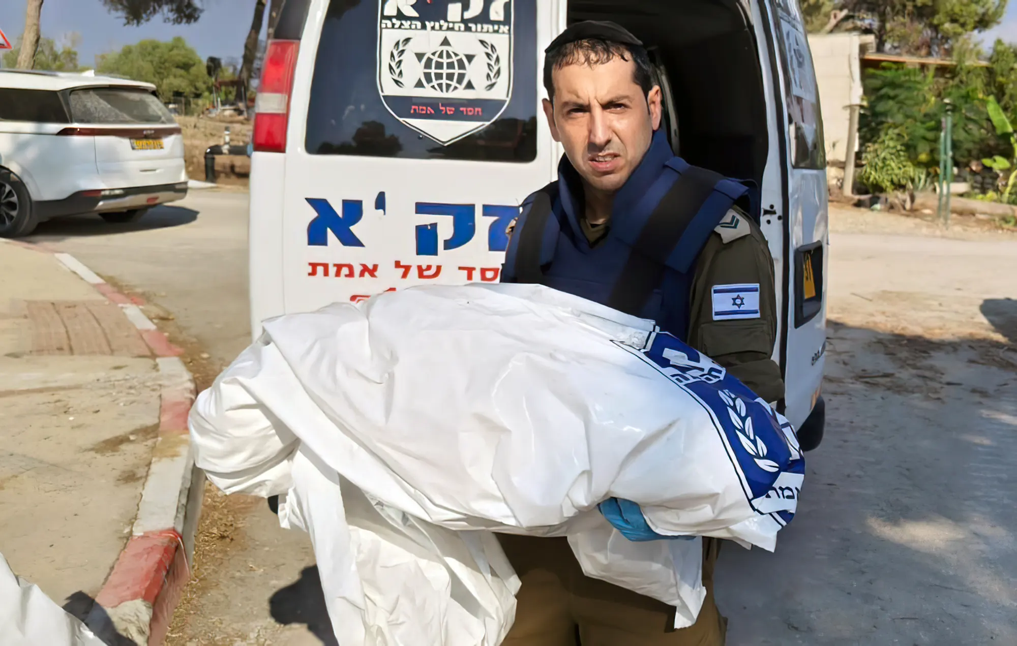 Israel sigue sacando cadáveres de los escombros en kibutz Be'eri