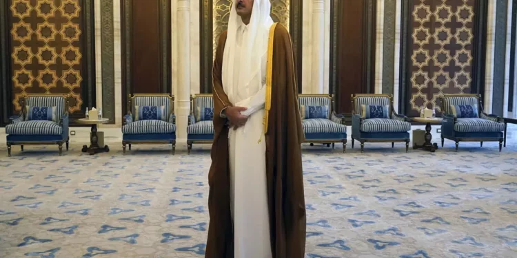 Emir de Qatar critica apoyo internacional a Israel