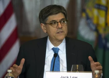El secretario del Tesoro, Jack Lew, habla durante el Consejo de Supervisión de la Estabilidad Financiera en el Departamento del Tesoro en Washington, 16 de noviembre de 2016. (AP Photo/Molly Riley)