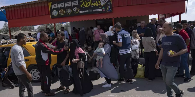 Familia de 6 rehenes en Gaza piden ayuda a Biden