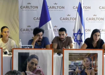 Familias de franceses rehenes en Gaza exigen a Macron solución