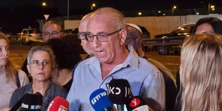 Familias de cautivos israelís piden a Netanyahu traerlos de regreso