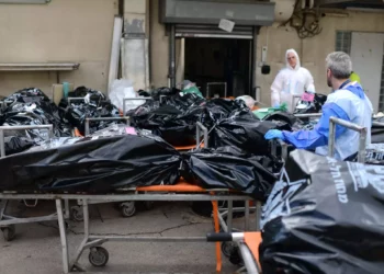 Los cuerpos de las víctimas del ataque asesino en masa de Hamás contra las comunidades del sur de Israel el 7 de octubre de 2023 esperan un examen avanzado para su identificación en el Centro Nacional de Medicina Forense (Abu Kabir) en Jaffa, el 16 de octubre de 2023. (Tomer Neuberg/Flash90)