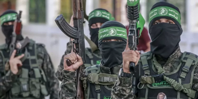 Ataque de Hamás: Manuales de tortura hallados en terroristas