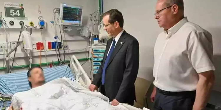 Presidente de Israel visita a soldados heridos de las FDI