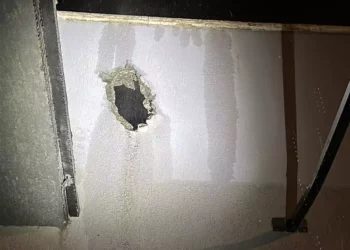 Daños causados por el impacto de un cohete en Sderot, 30 de octubre de 2023. (Ayuntamiento de Sderot)