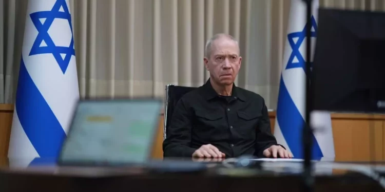 El Ministro de Defensa Yoav Gallant informa a sus homólogos de la OTAN sobre el 12 de octubre de 2023 (Elad Malka/Ministerio de Defensa)