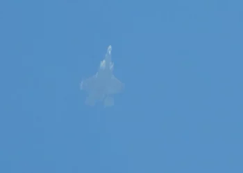 Caza F-35 israelí visto en el cielo del Líbano