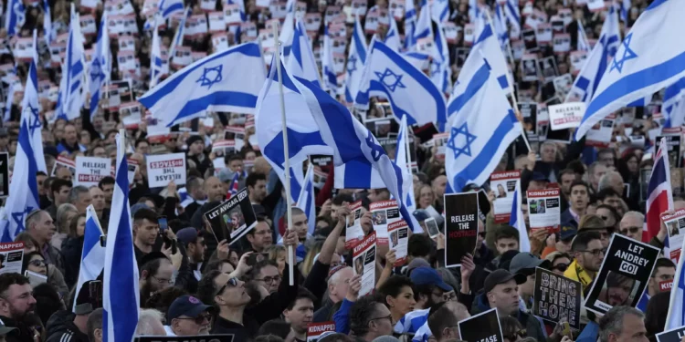 Miles se unen y apoyan a Israel en vigilias en Europa