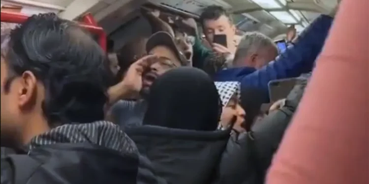 Maquinista londinense dirigió cántico “Free Palestine”