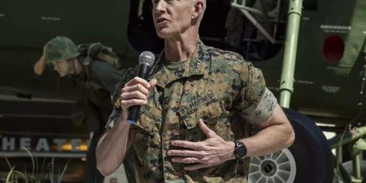 Esta imagen facilitada por el Cuerpo de Marines de EE.UU. muestra al Teniente General del Cuerpo de Marines de EE.UU. James Glynn, el 14 de julio de 2023. (Cabo Mitchell Johnson/Cuerpo de Marines de EE. UU. vía AP)