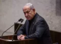 Netanyahu mientras la Knesset aprueba el gobierno de unidad.
(Canal Noam Moskowitz-Knesset)