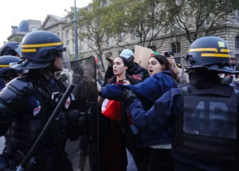 Adolescente detenido por amenaza de bomba en Francia
